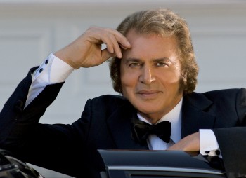 http://www.eurovision-spain.com/imagen/internas/generales/sin_ano_01032012_104418_Engelbert_Tux_2011.jpg