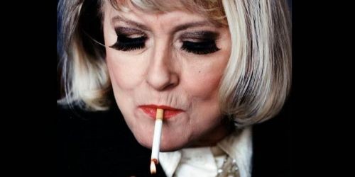 Monica Zetterlund fumando